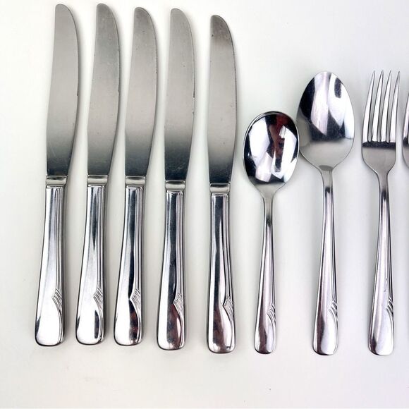 Oneida Flatware Mixed Lot 10 Pieces Stainless Steel Knives Forks Spoons - Picture 3 of 6